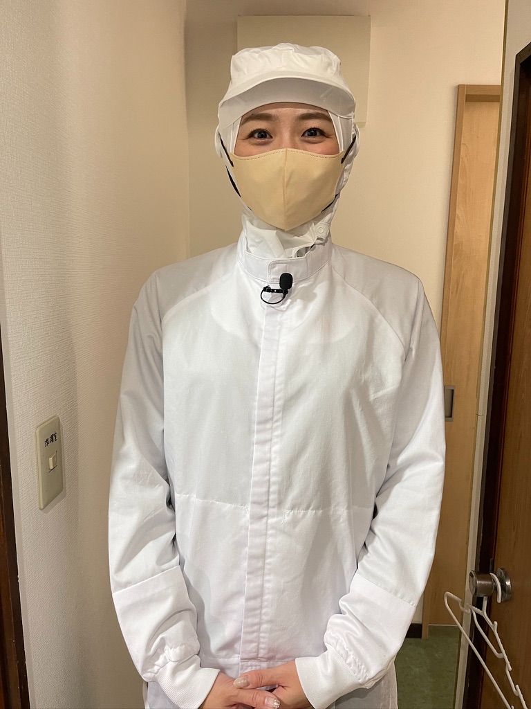 食品工場取材 — 衛生服装着