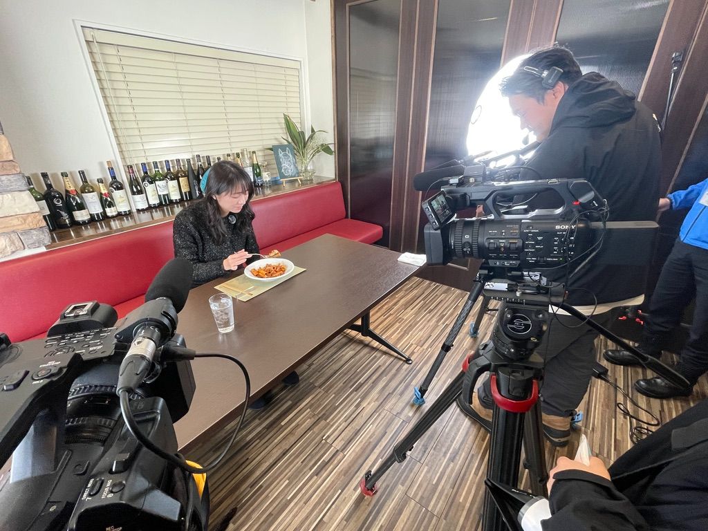 レストランでの食事シーン撮影